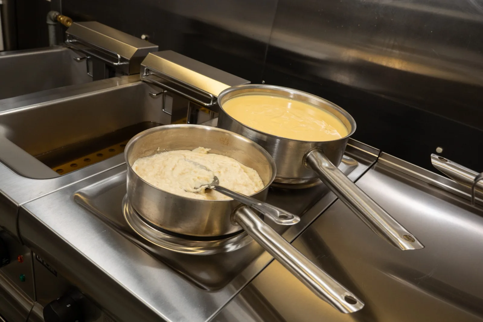 Lincat Silverlink 600 Electric Counter-top Boiling Top - 2 Plates - W 300 mm - 3.0 kW - Image 3