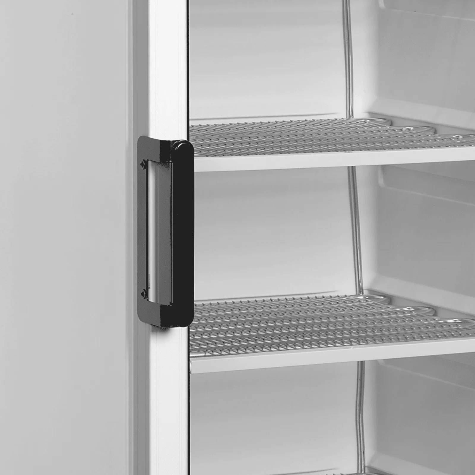 UFFS371G Glass Door Display Freezer - Image 3
