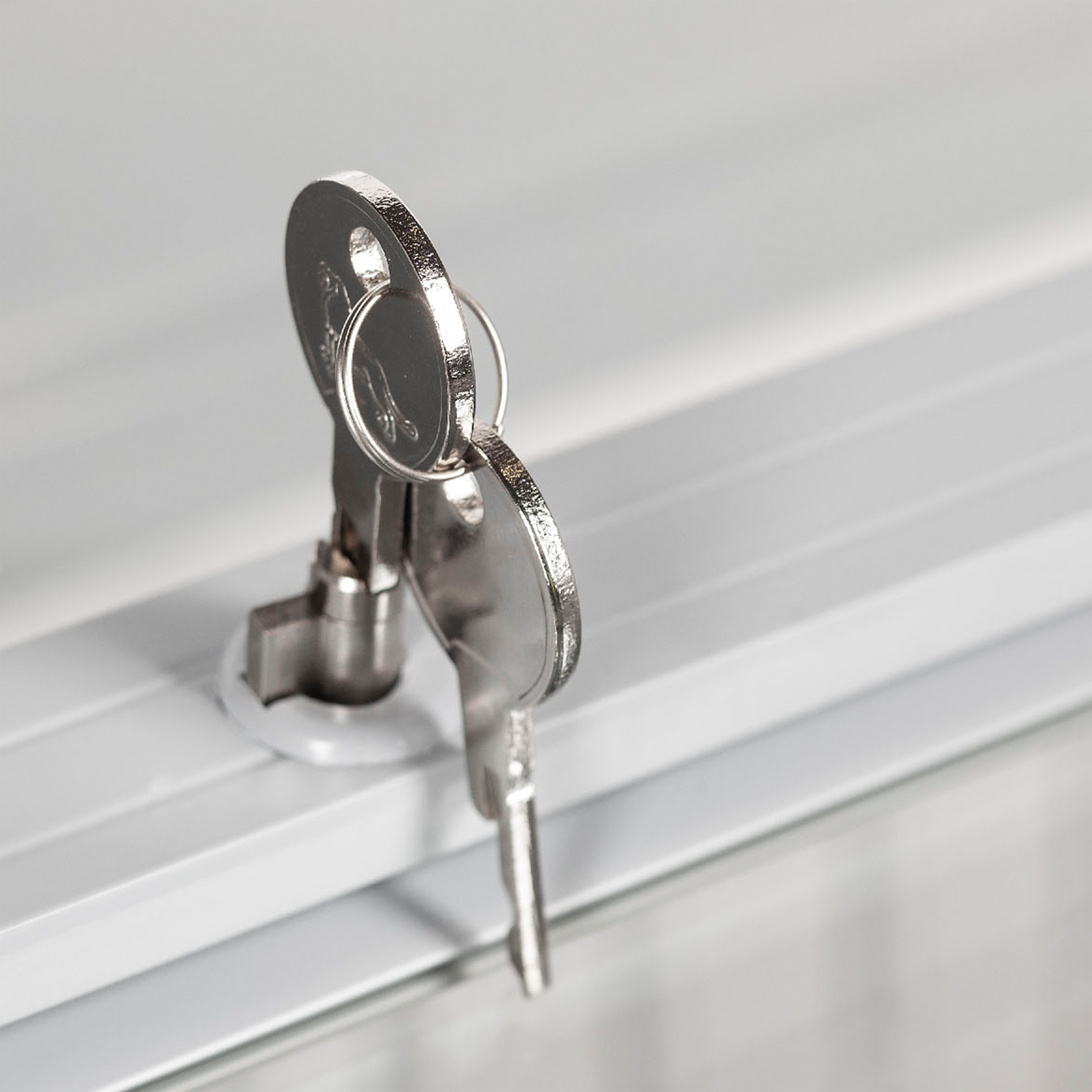 NIC101CP Sliding Curved Glass Lid Chest Freezer - Image 4