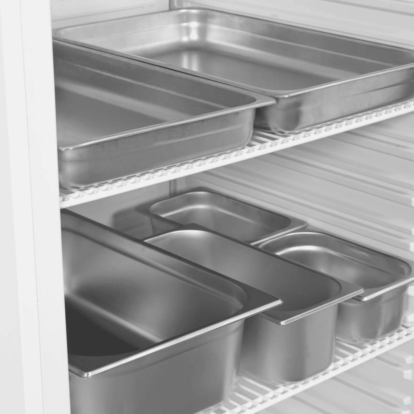 UR600W1 Solid Door Refrigerator - Image 3