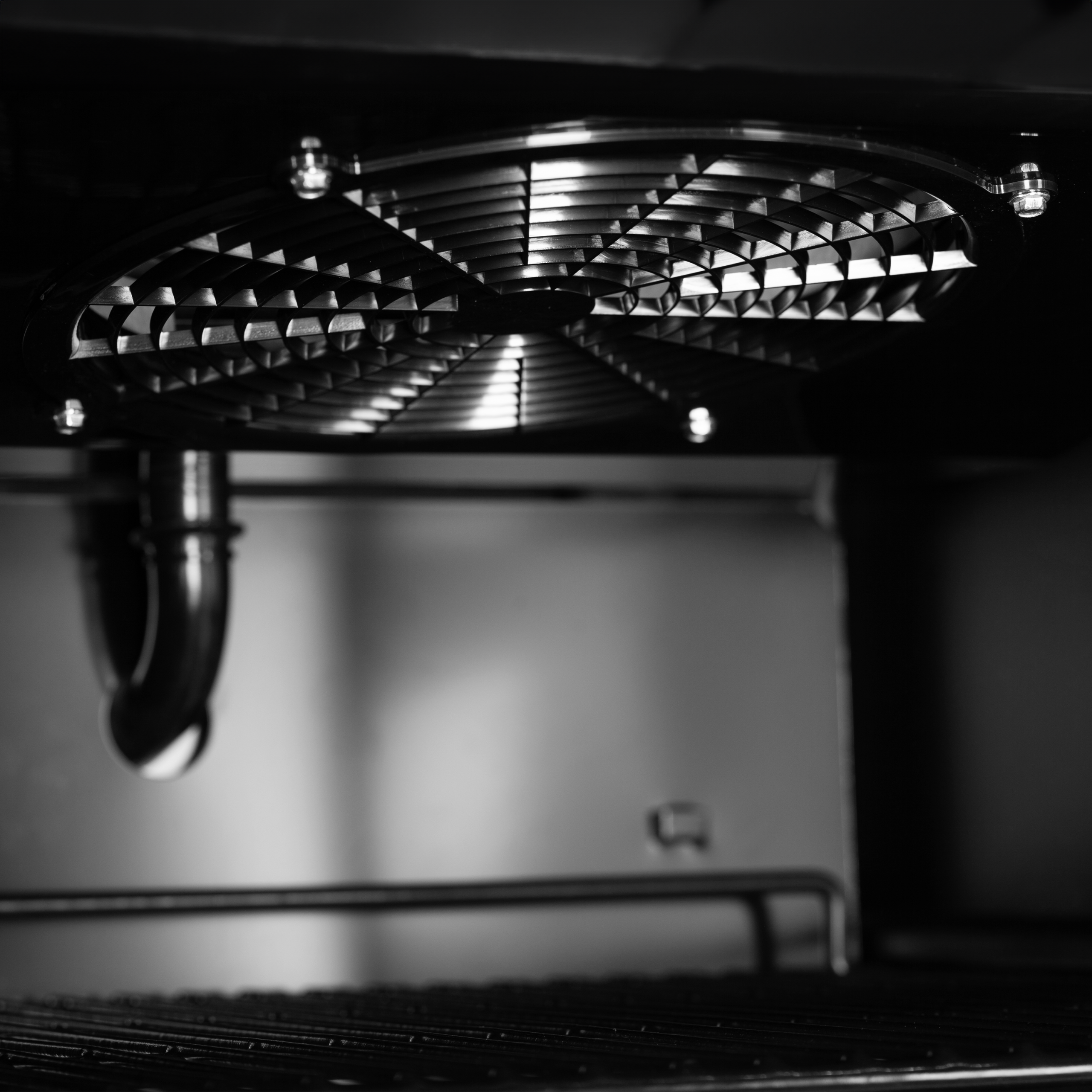 UF400VGB Glass Door Display Freezer - Image 3