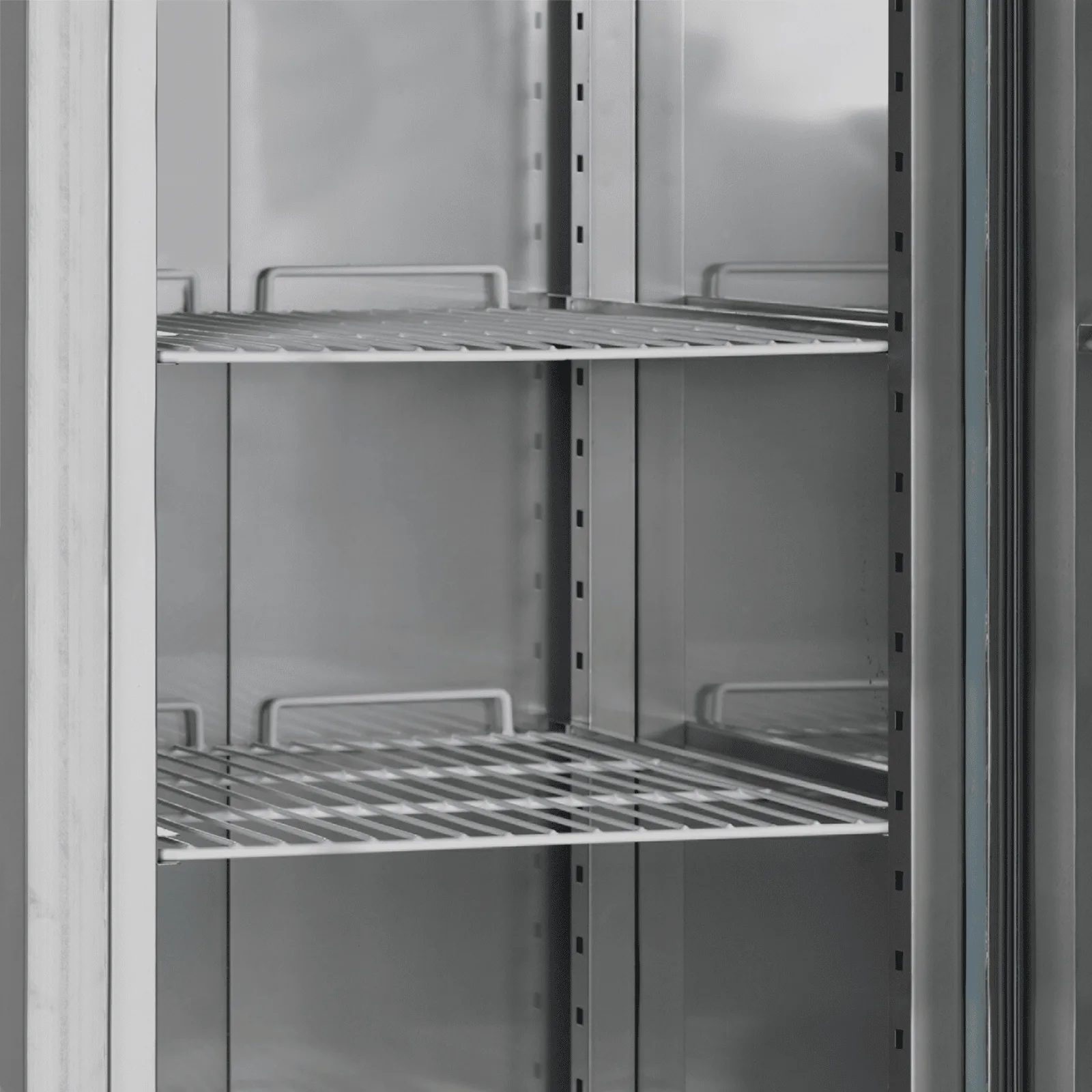 RF1420C Gastronorm Upright Freezer - Image 2