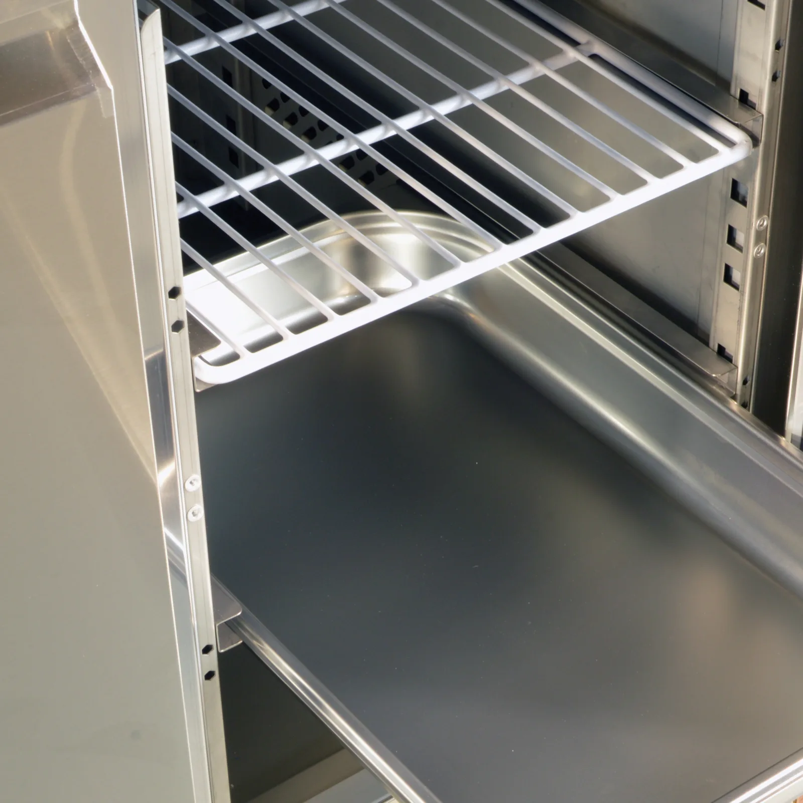 Prodis GRN-C2R Professional Two Door Stainless Steel Counter Fridge - Image 3