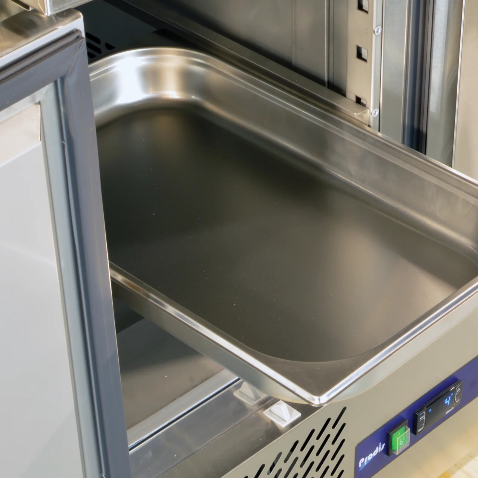 Prodis EC-3SS-LE 3 Door Compact Saladette Counter, Flat Top - Image 3