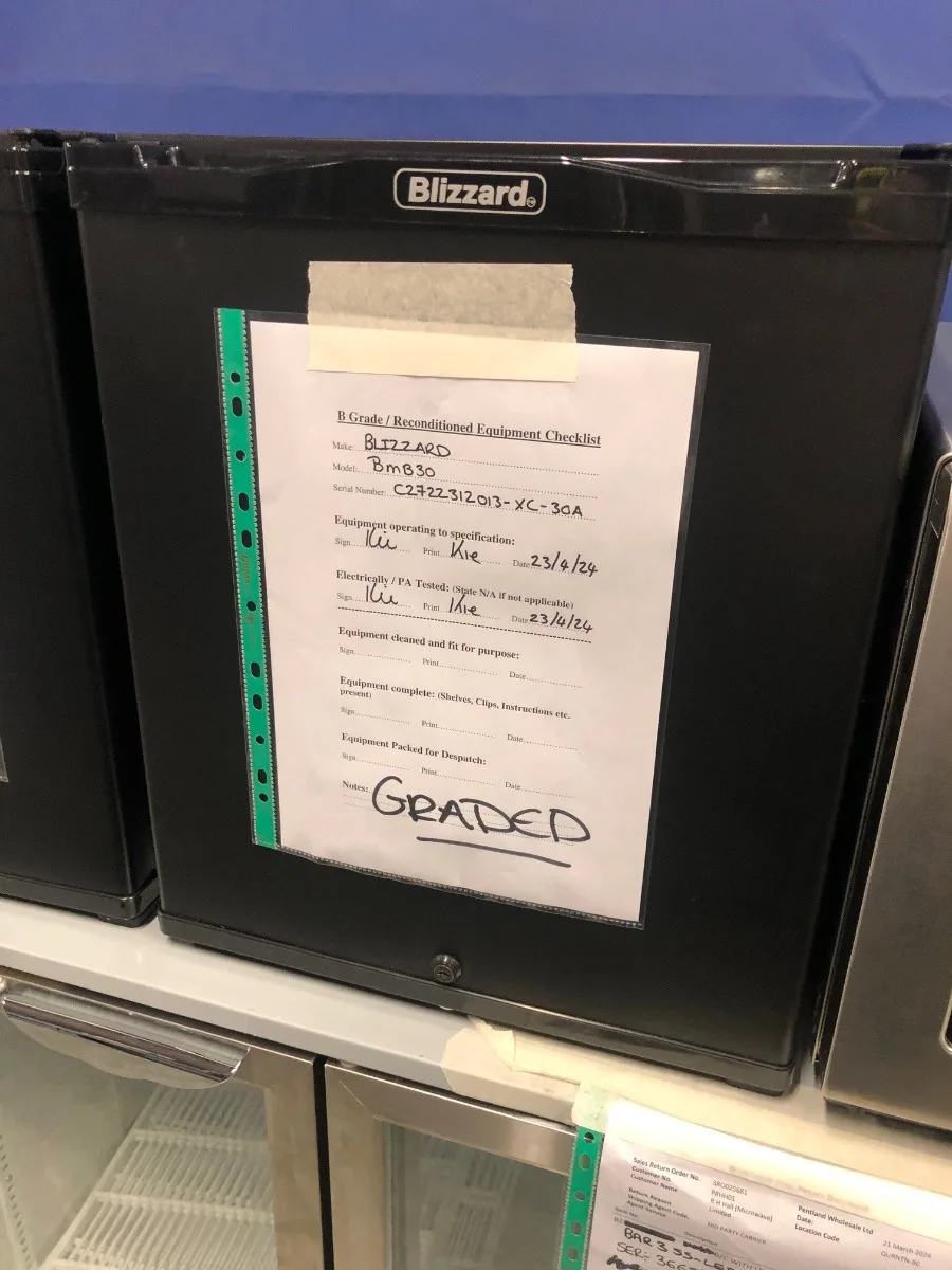 GRADED-00808-BMB30 Mini Bar (10 Bottles)