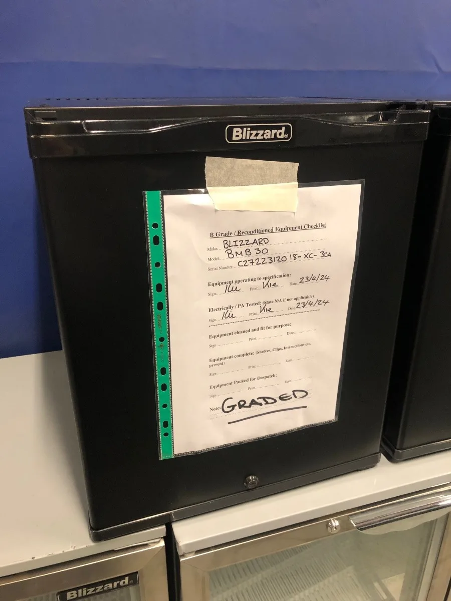 GRADED-00809-BMB30 Mini Bar (10 Bottles)