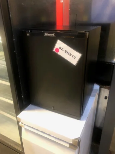 GRADED-01108-BMB40 Single Solid Door Mini Bar