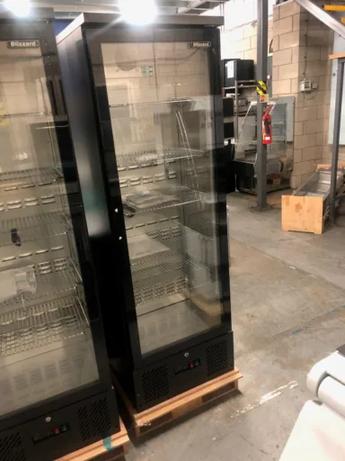 GRADED-01142-BAR10 Upright Single Hinged Glass Door Bottle Cooler