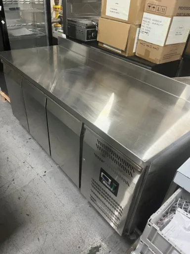 Graded – Triple Hinged Door Counter Freezer With Upstand