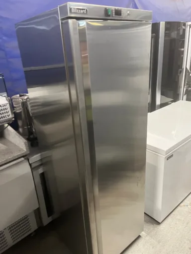 GRADED – Upright 320L Single Hinged Door Freezer