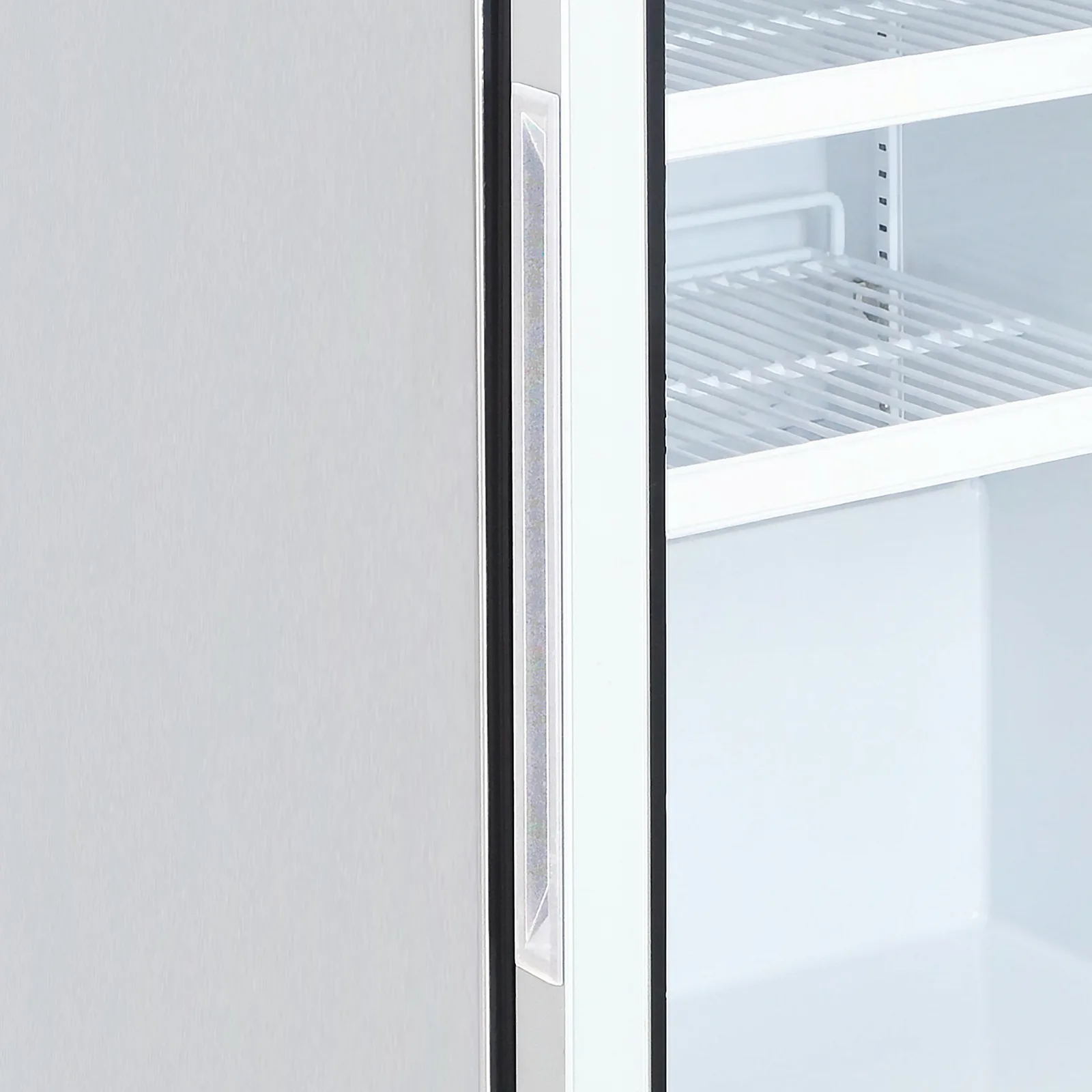 UDB-F500V-WW1 Glass Door Display Freezer - Image 2