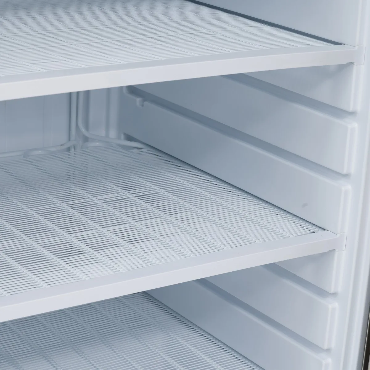 Upright 320L Single Hinged Door Freezer - image 3